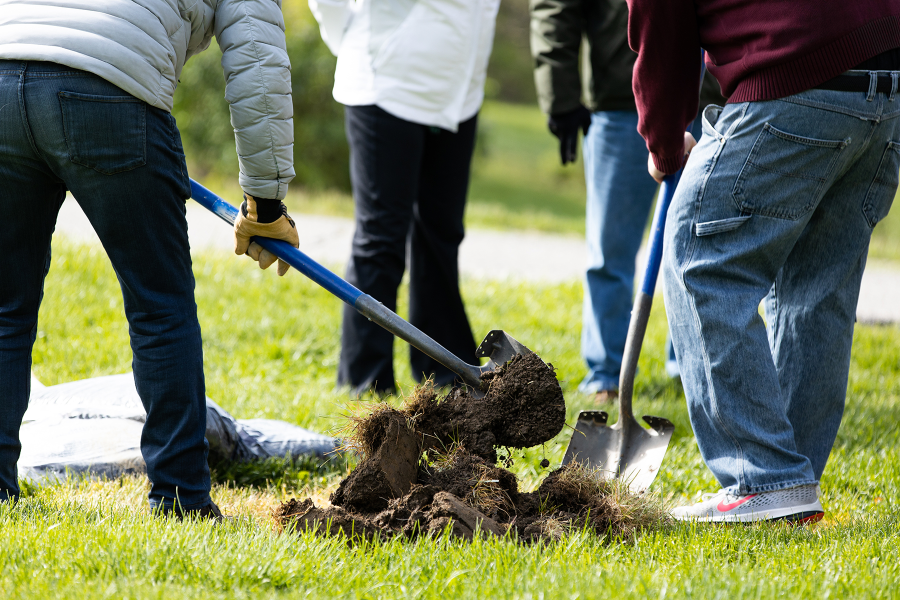 LifeCenter-TreePlanting-104